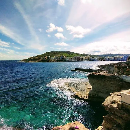 Seafront 3br Maisonette Ground-floor With Yard *