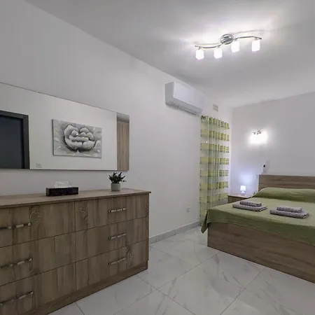 Appartamento Seafront 3br Maisonette Ground-floor With Yard Marsalforn