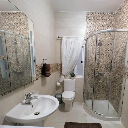 Appartamento Seafront 3br Maisonette Ground-floor With Yard