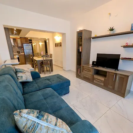 Seafront 3br Maisonette Ground-floor With Yard Appartamento *
